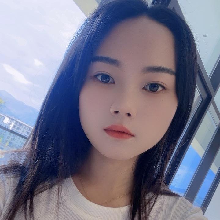 在巍山卖房的 张凤巧