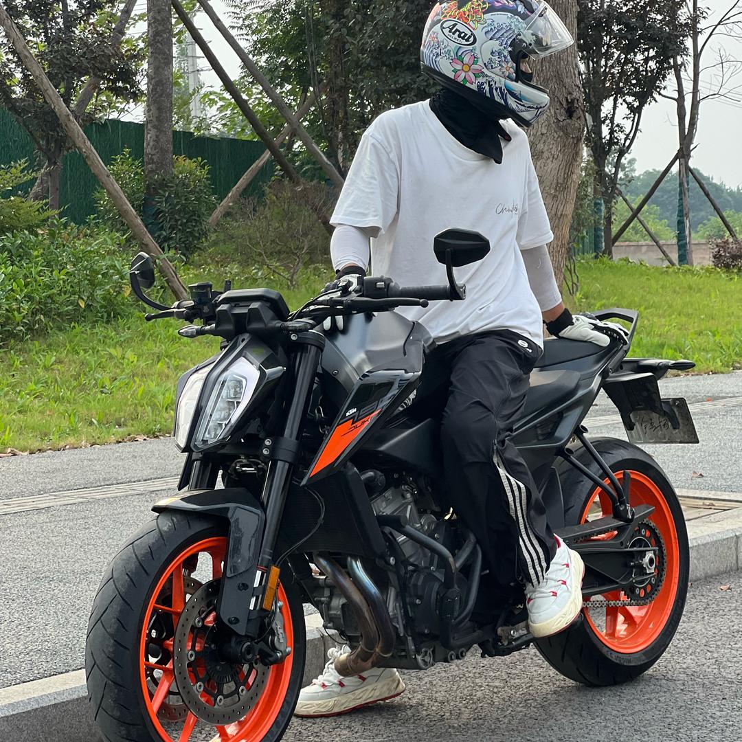 地狱猫🏍️