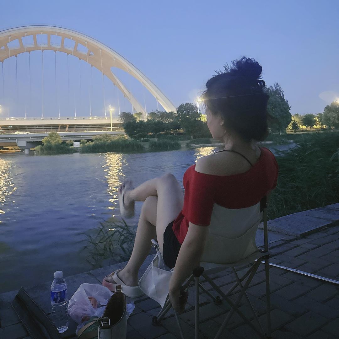 蕾蕾子在钓鱼🎣
