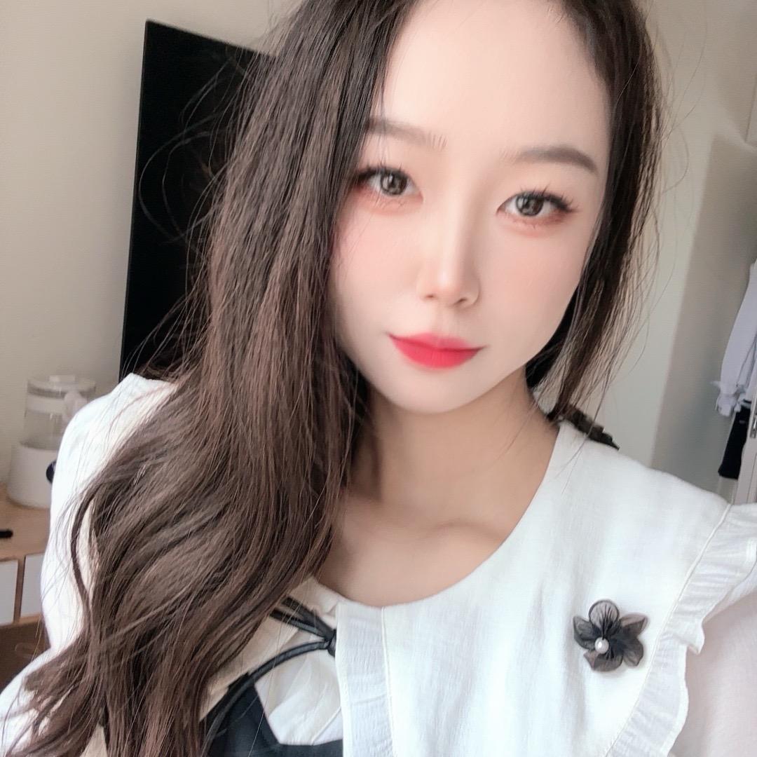 Queen甜甜羽绒服饰