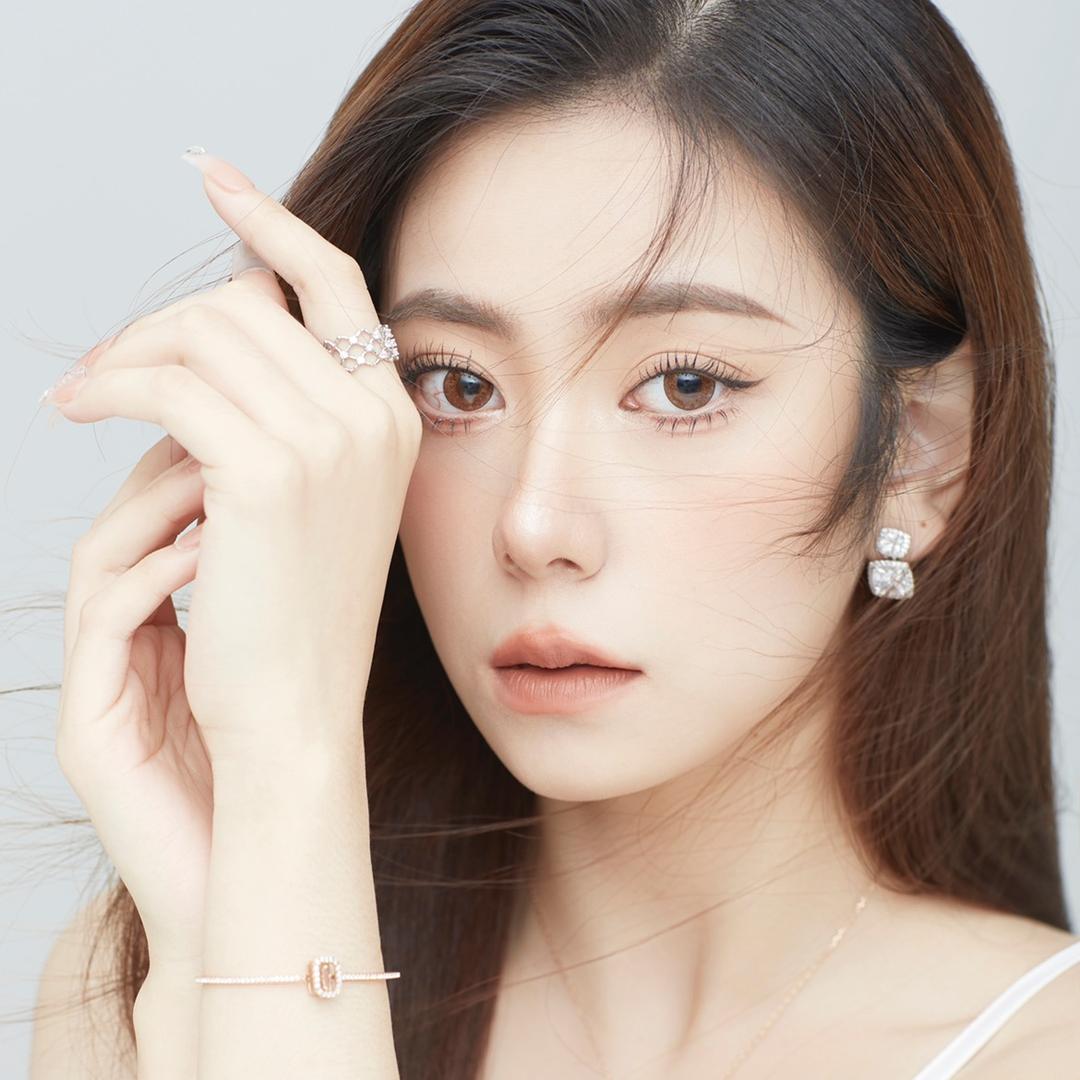 爱化妆的栗子@抖音