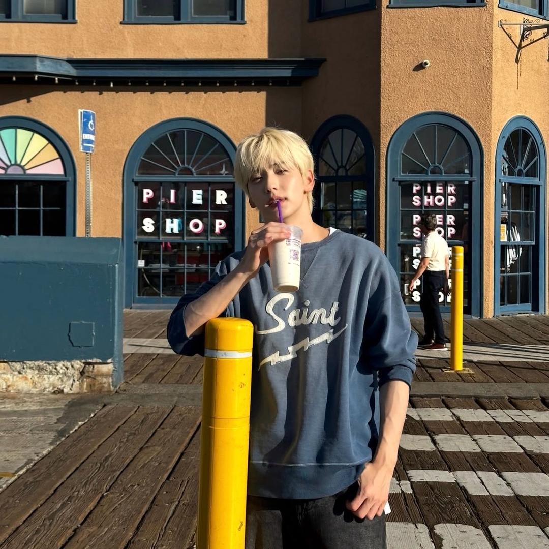 伸进裤裆又烫又硬原来是我的苹果手机