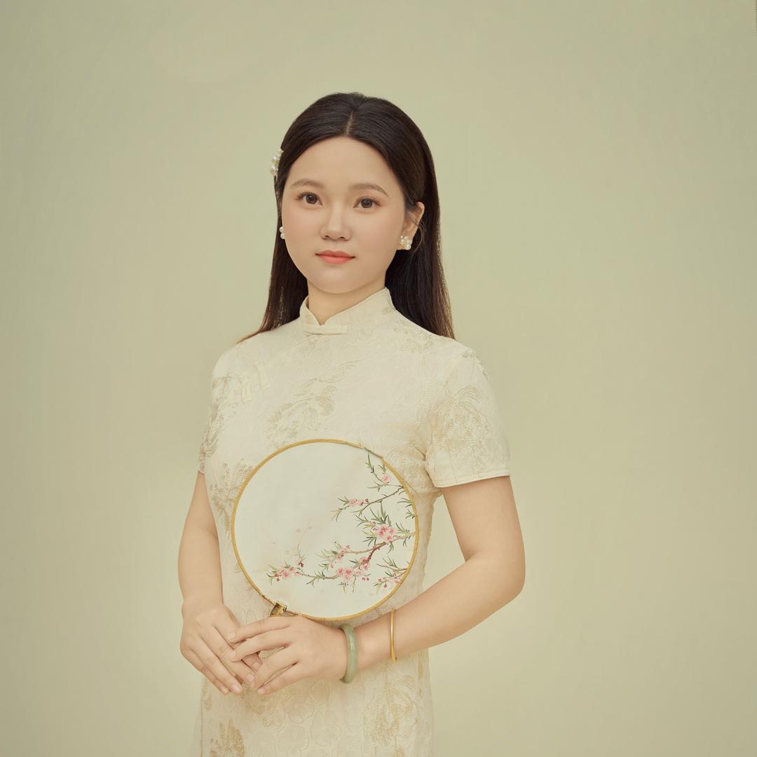 莉莉.
