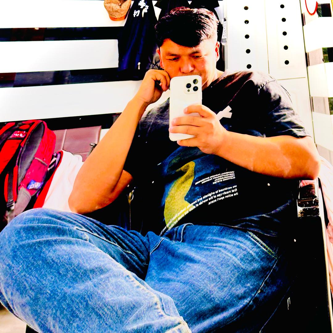 (☞小艾🐳同学 ☜)