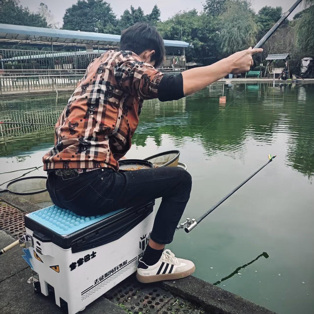 小恒爱钓鱼