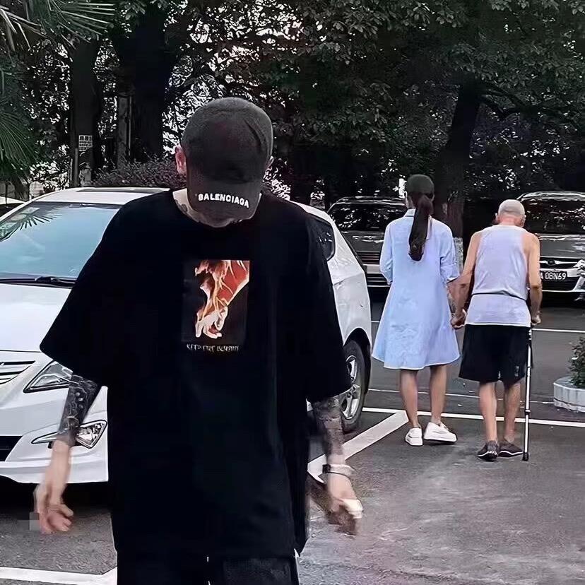 何展展