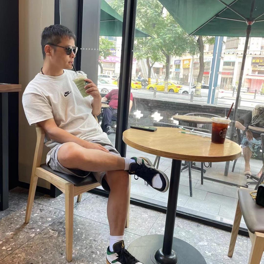 有酒就有故事