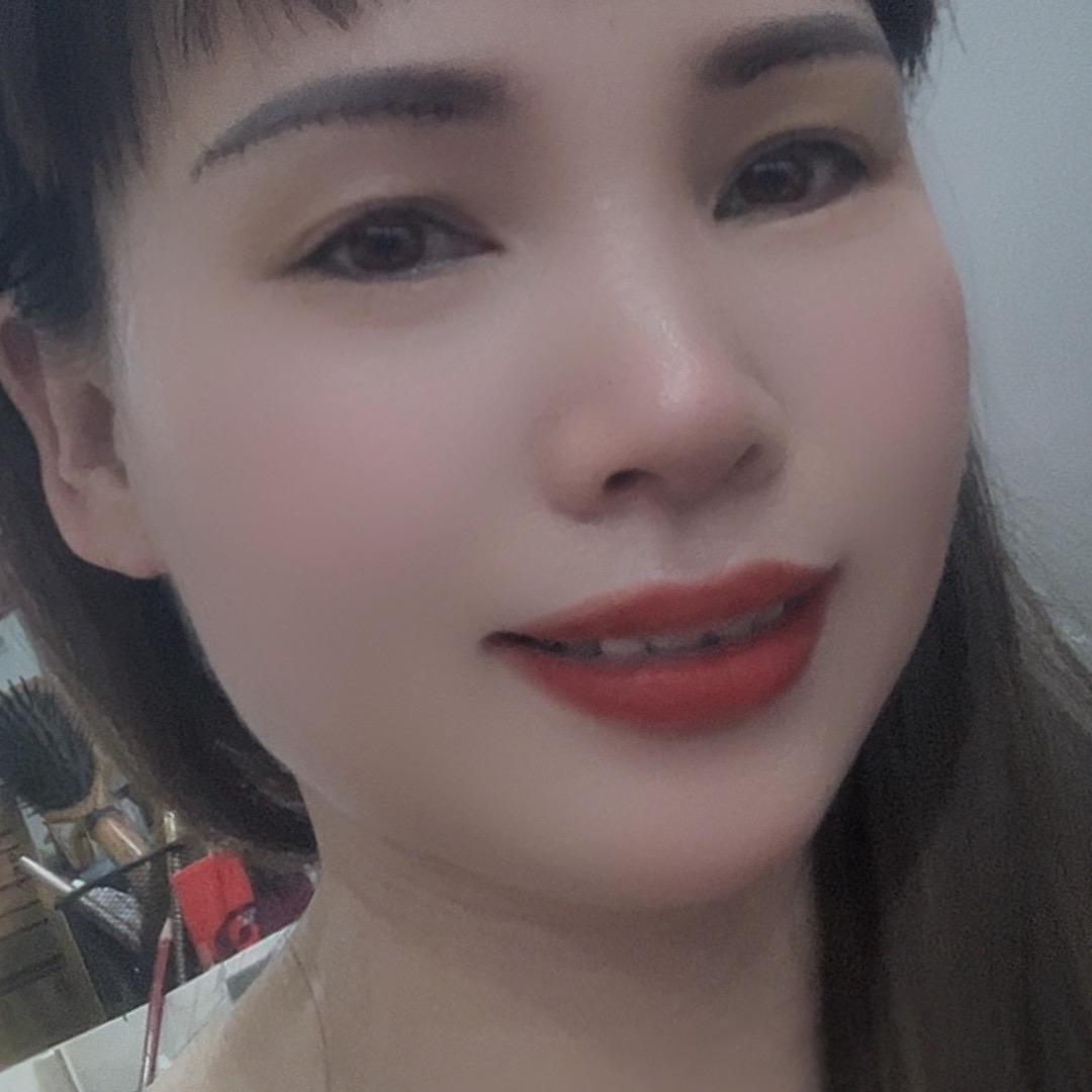 ：（楚楚）在舞动。早上6点直播