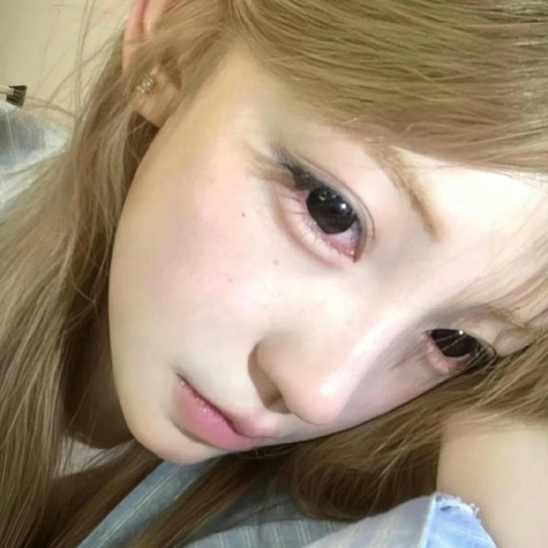 倩.