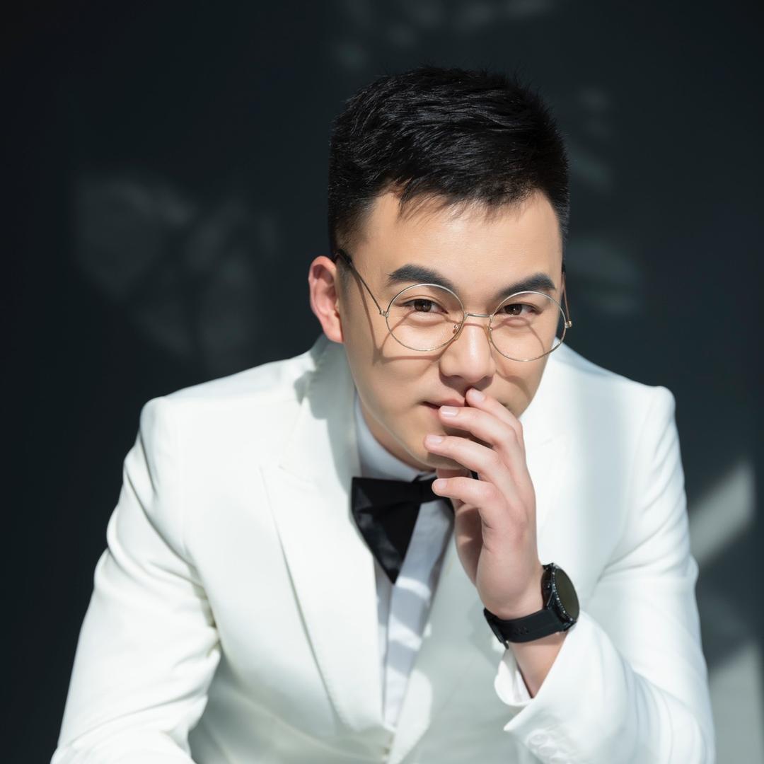 主持人文岩【德清团队】