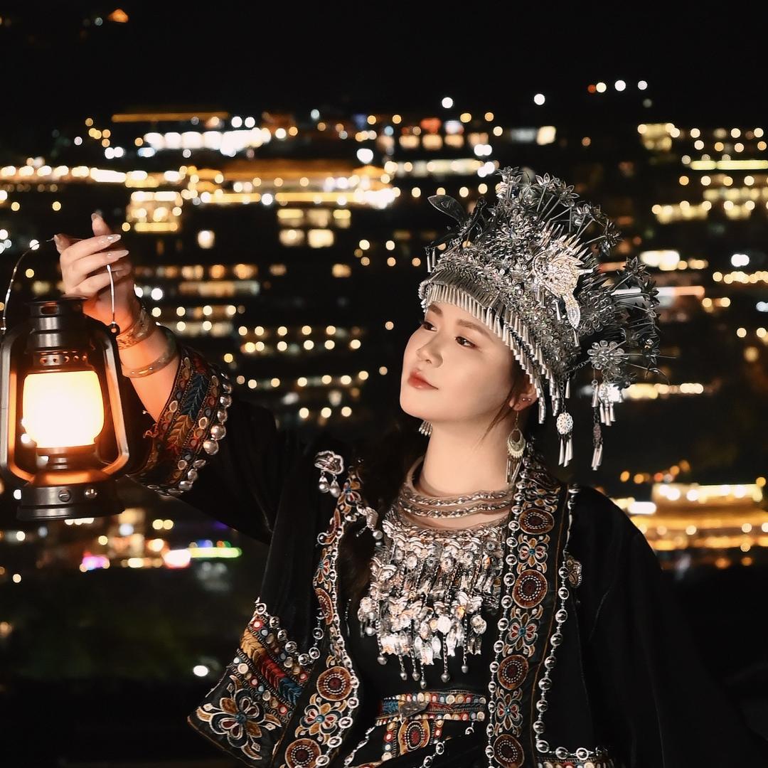 戴朵小红花