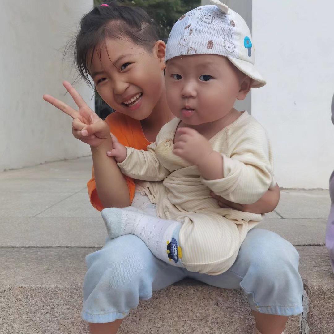 坐着火箭去地球儿