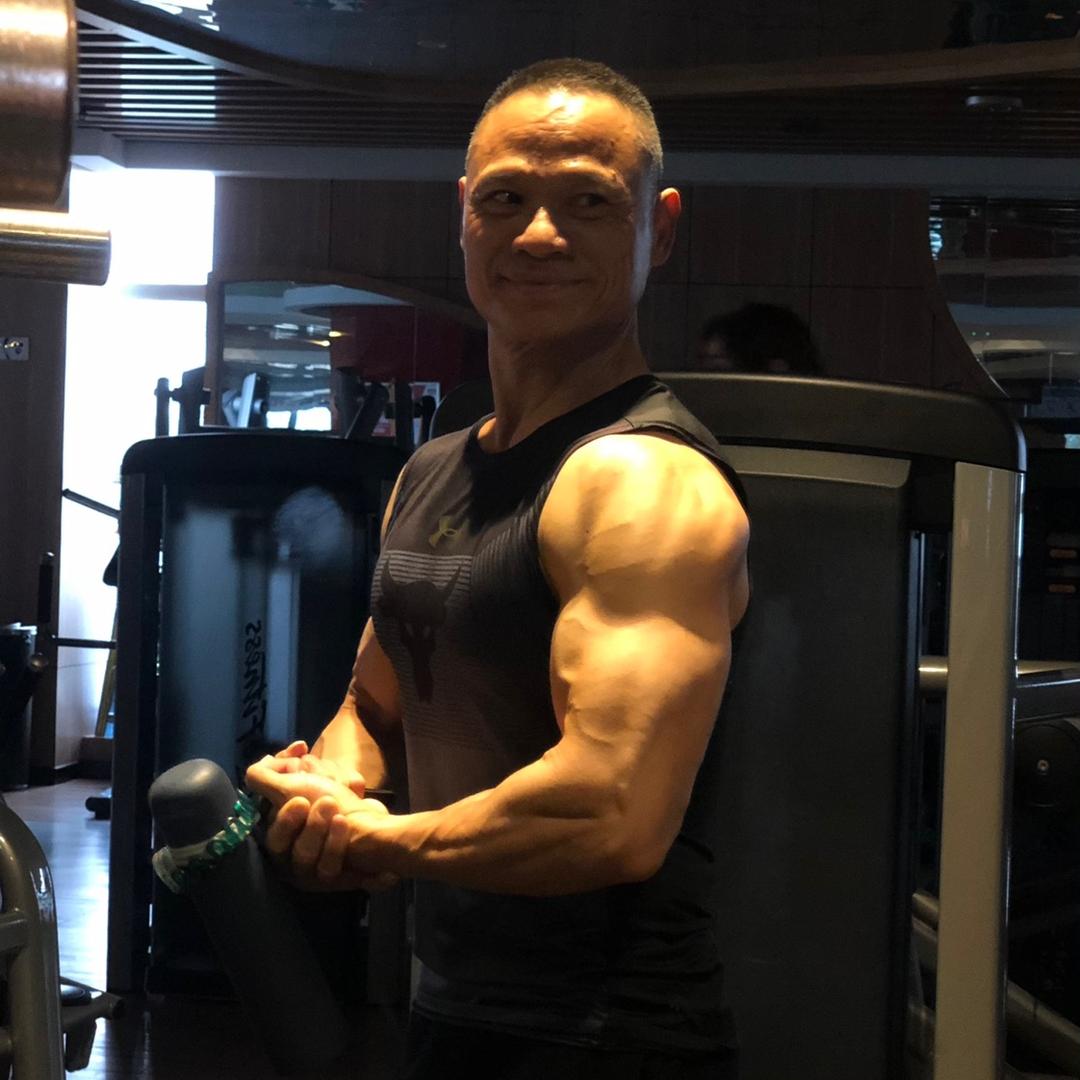 爱喝一杯🍺周辉荣