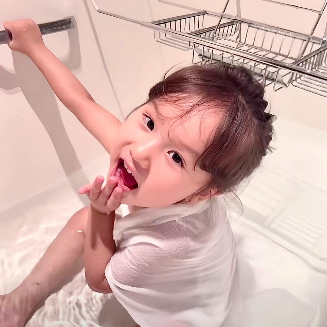 是个美女-_