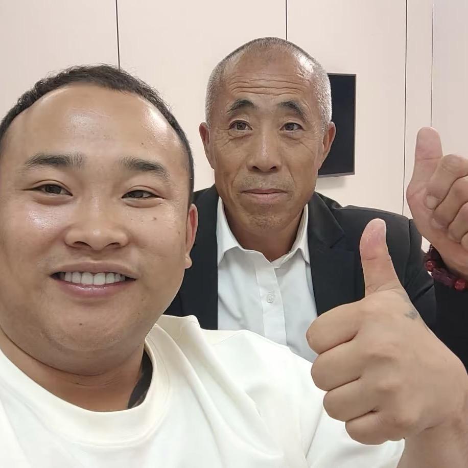 詹姆斯老忠头