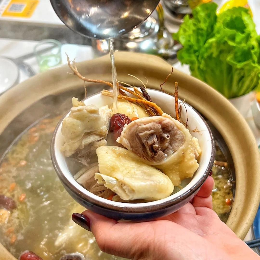 贺州市三七天麻土鸡煲（鹅塘路口店）