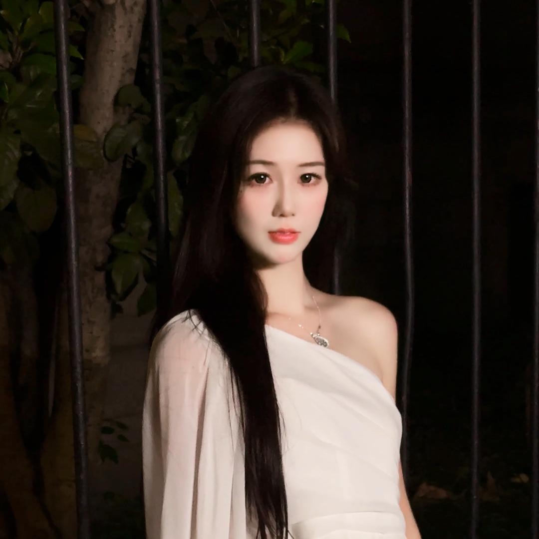 清平调·露华浓