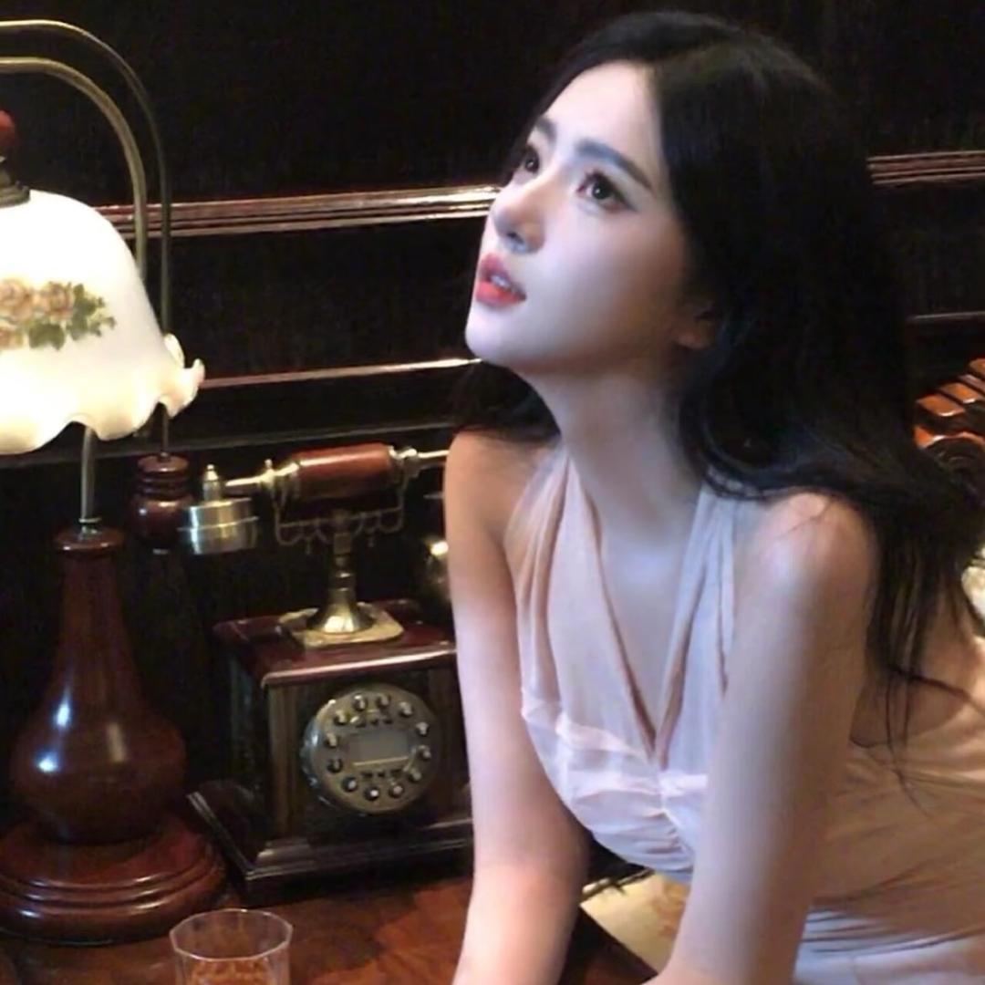 ^睡觉只盖肚脐眼子