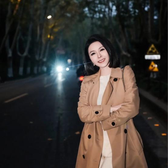 溶溶RONGRONG气质穿搭