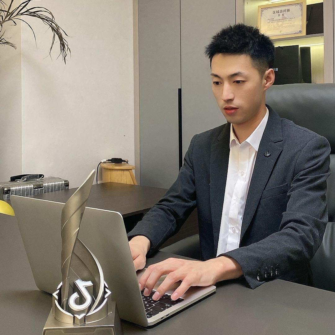 东北卷王二手车批发（招代理）