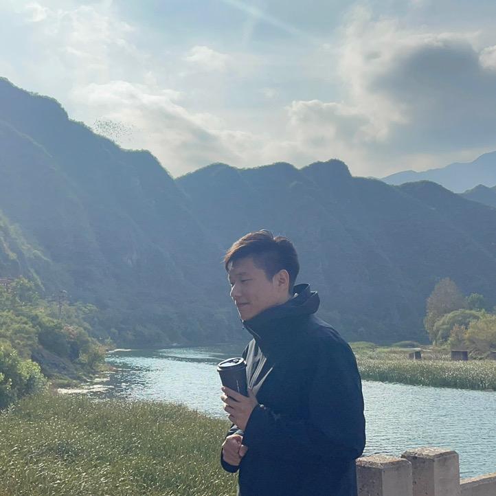 嘴特碎的何老师