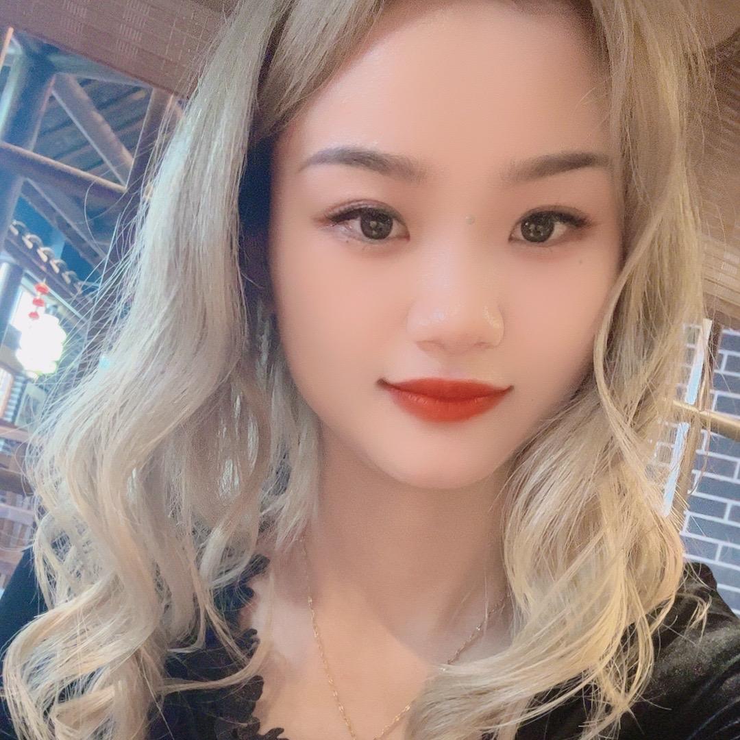 静静🎀