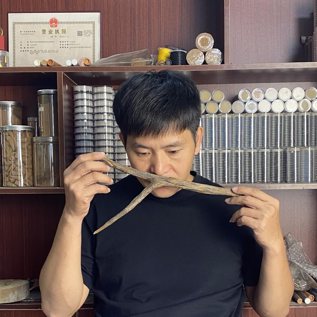 小郑沉香棋楠工艺品店