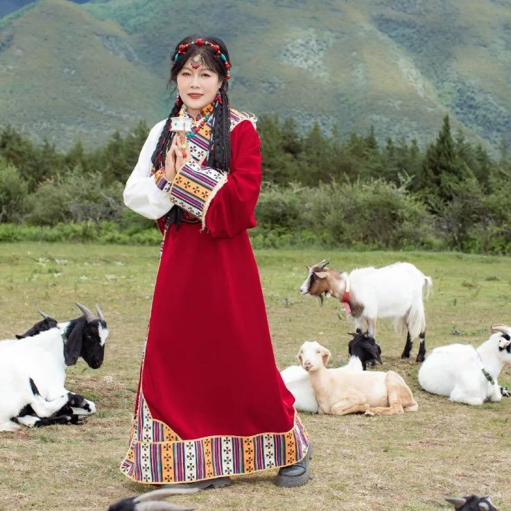 李佳薇（一个人）