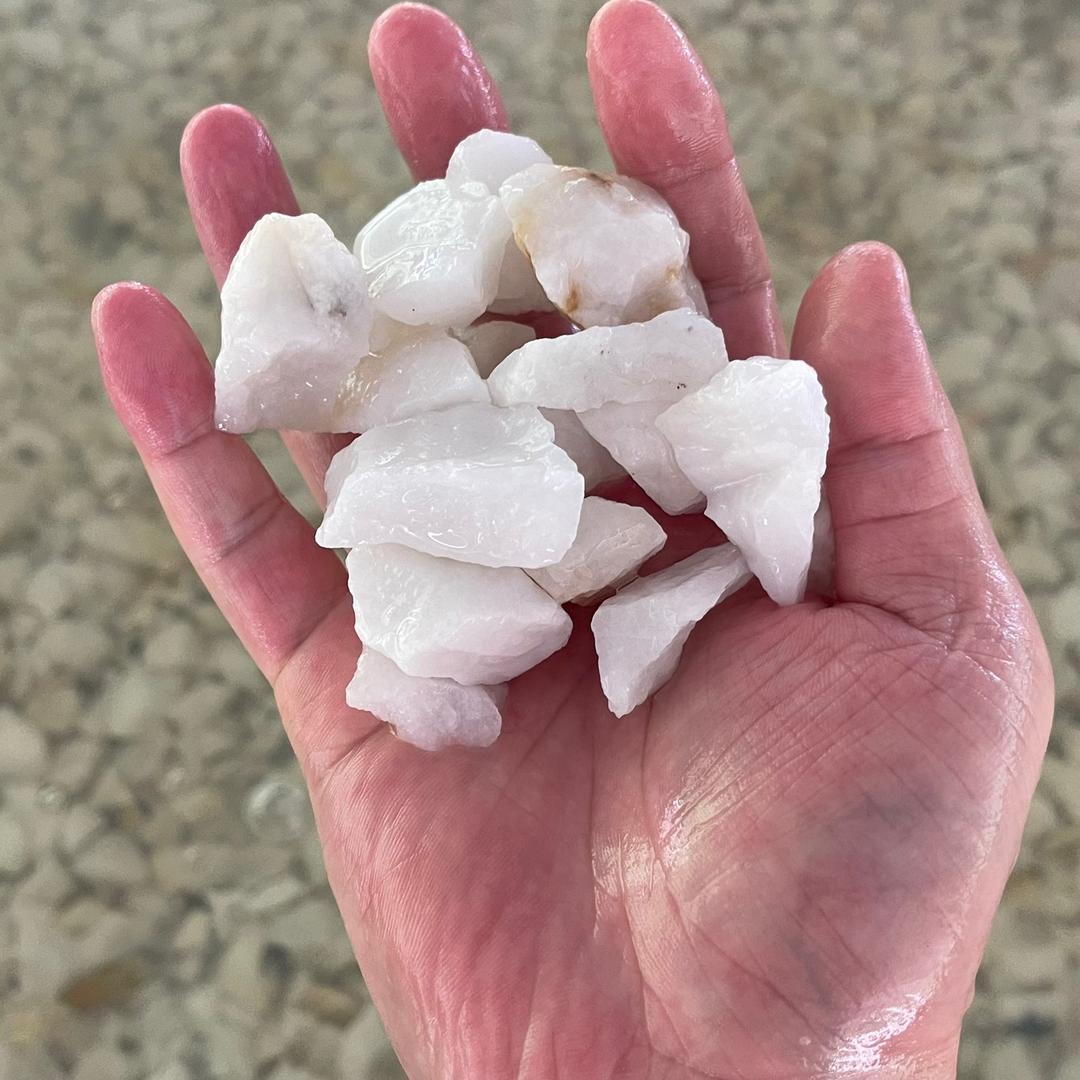 硅矿主(高纯石英砂，板材砂)阿龙