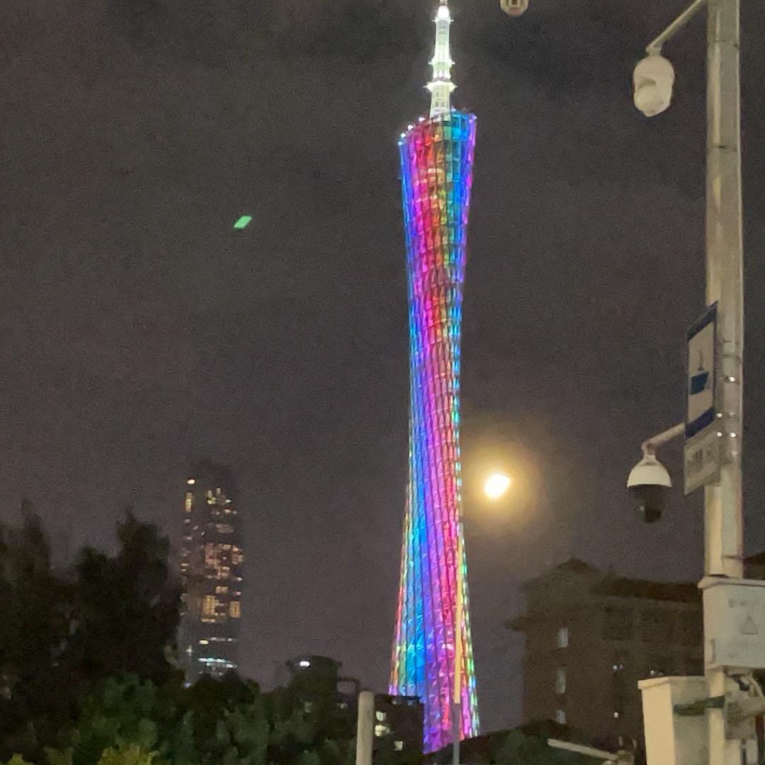 1121