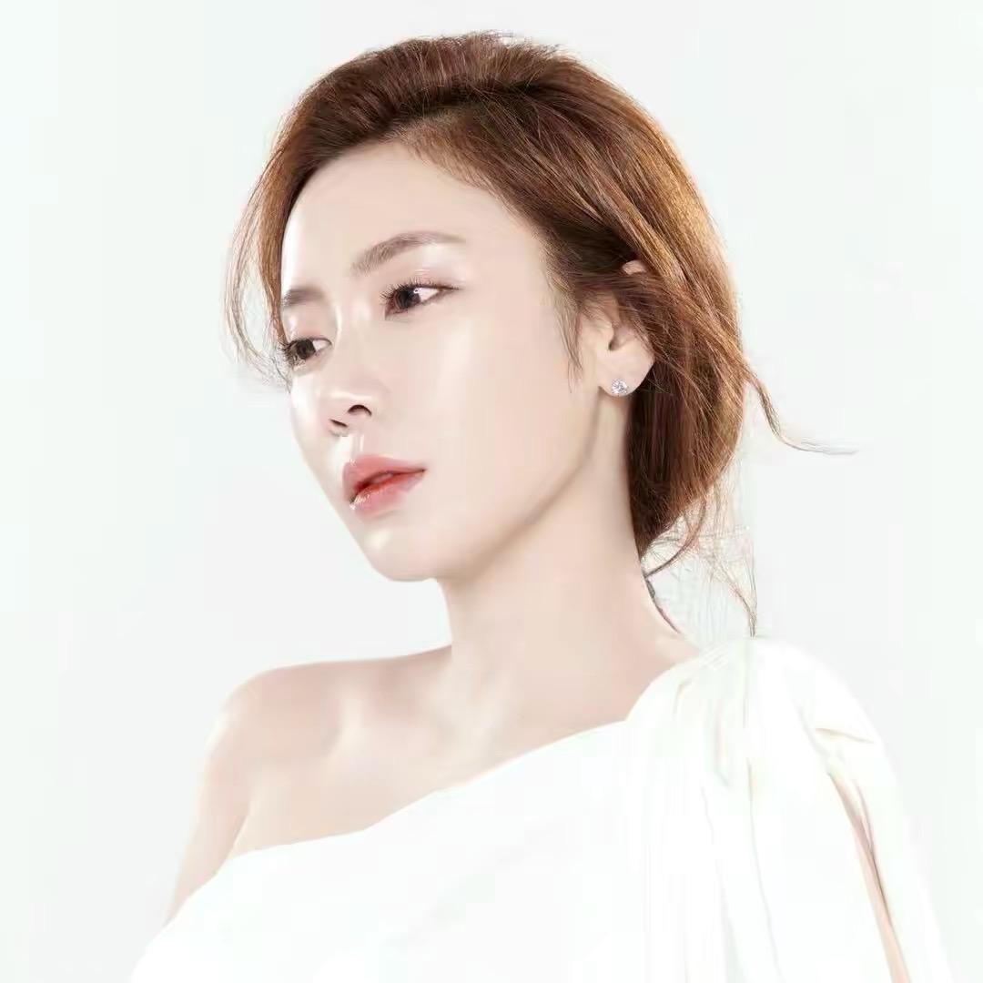 韩国李时仁时装(LEAVOLU)