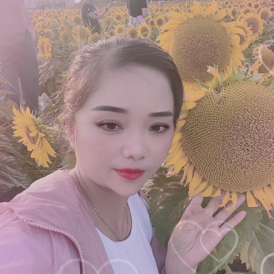 阳光下微笑