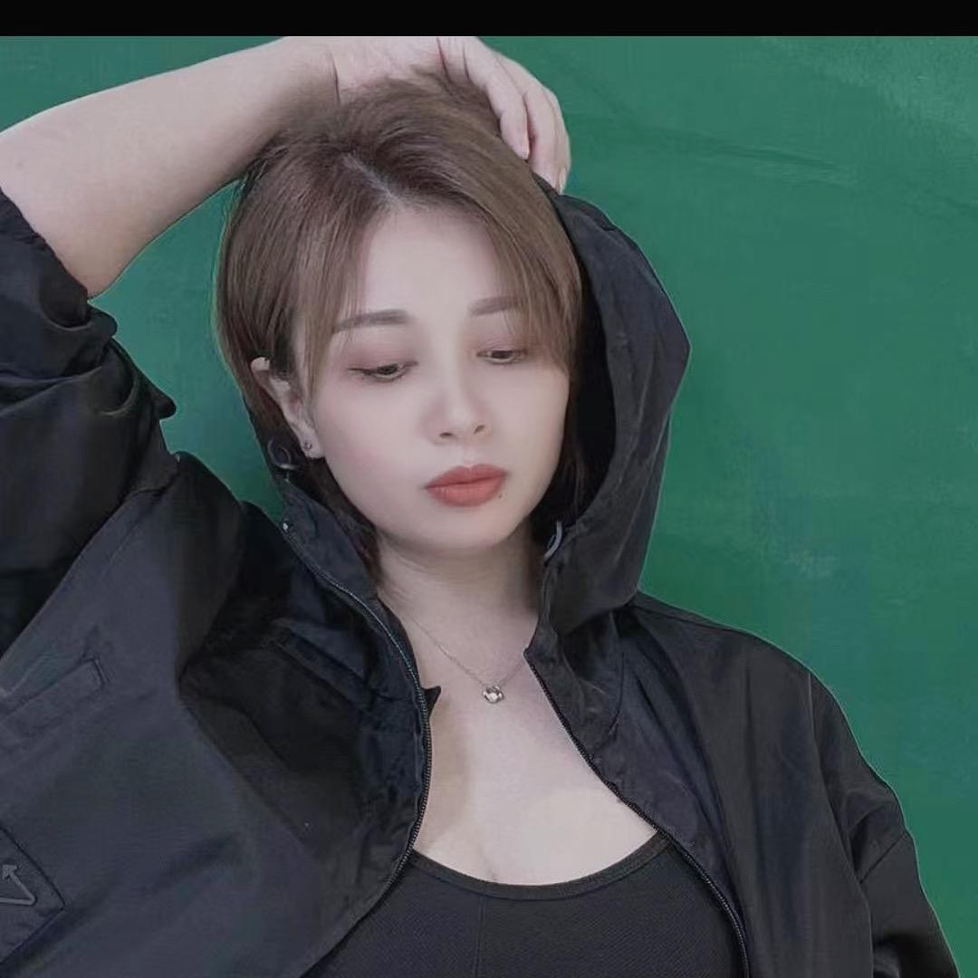 王拽拽.