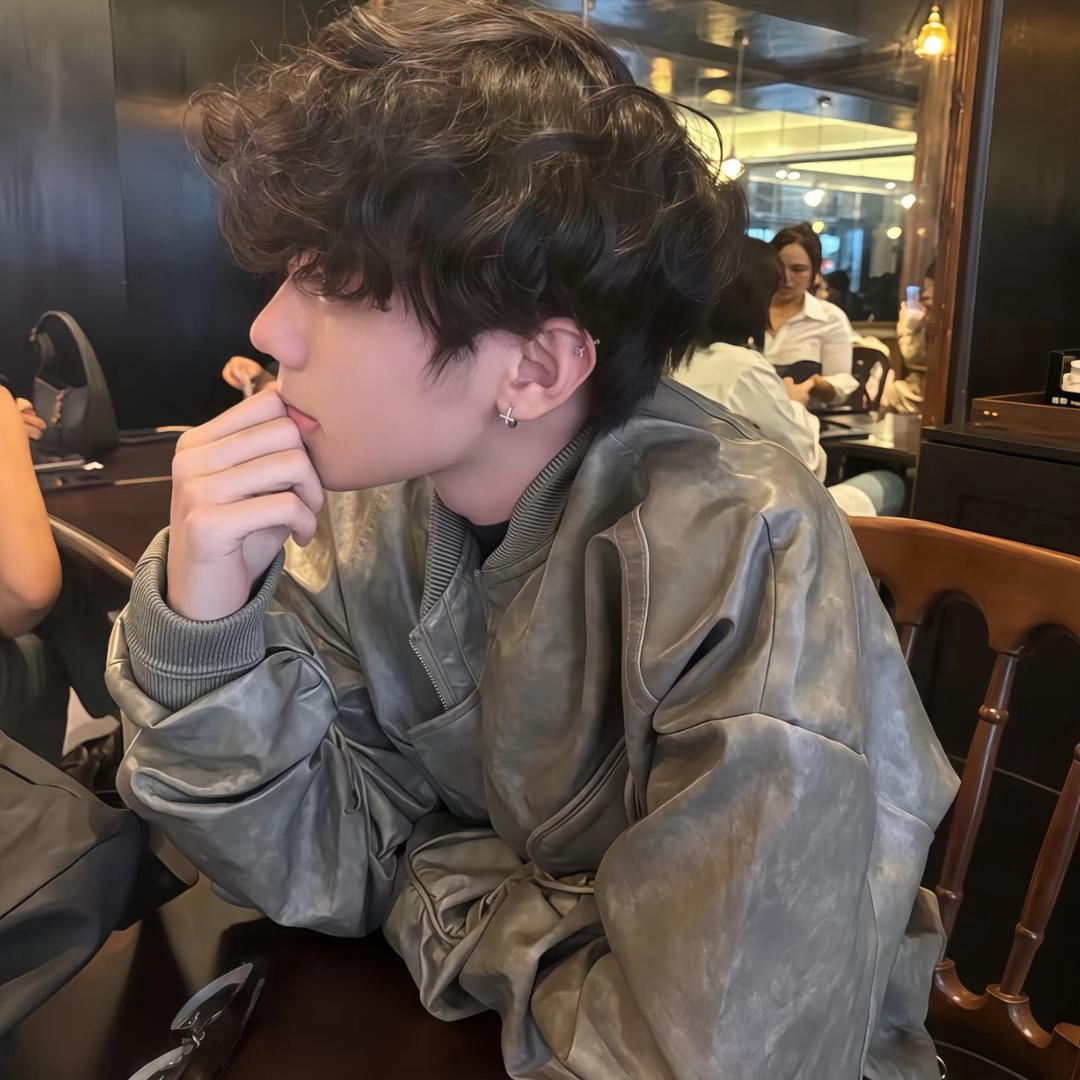 旋转的飞机  ㅤ