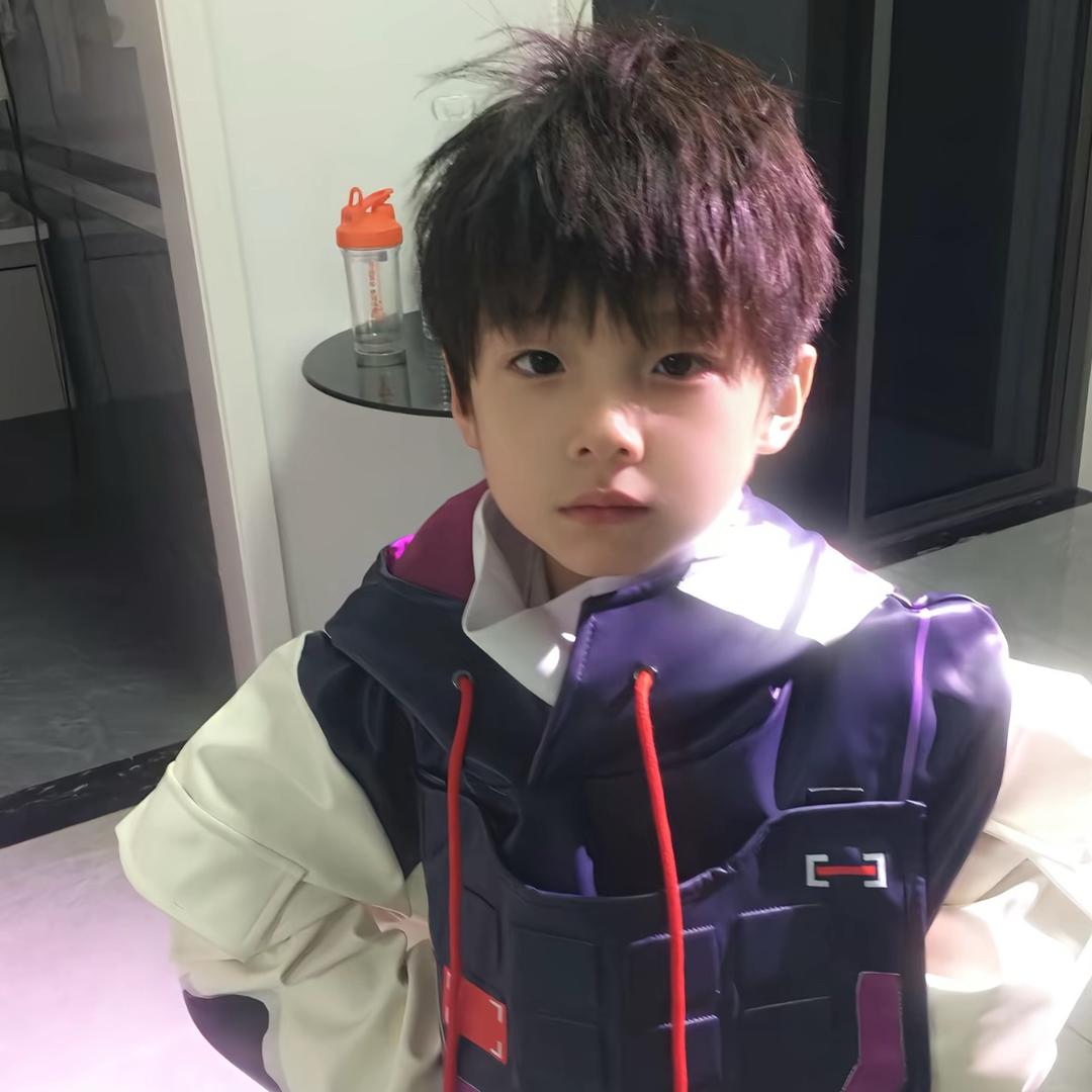 温砚星.