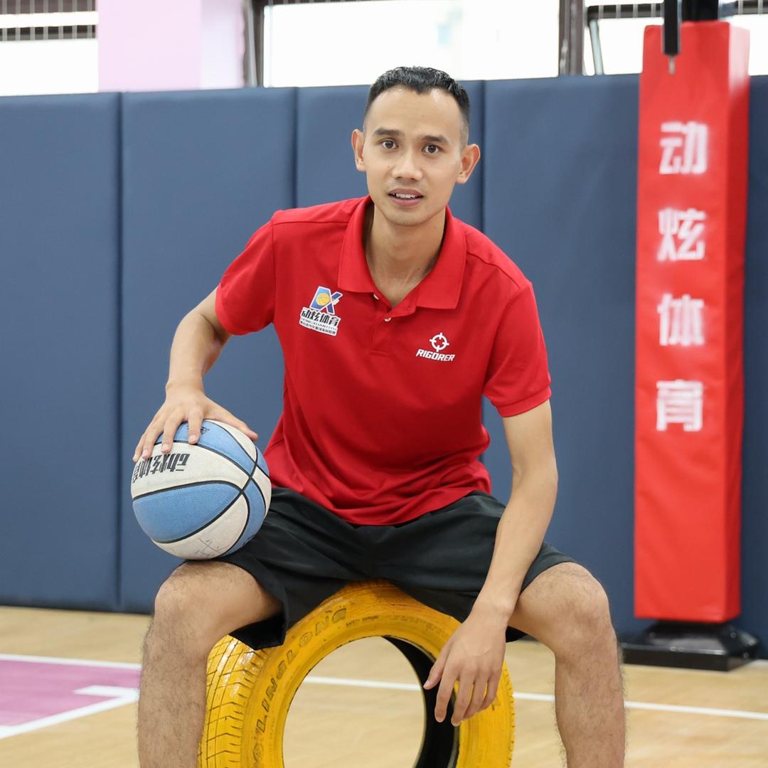 动炫体育兰教练