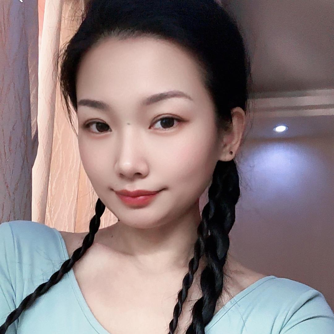 坐爬爬凳儿的小姑娘【维持体重版】