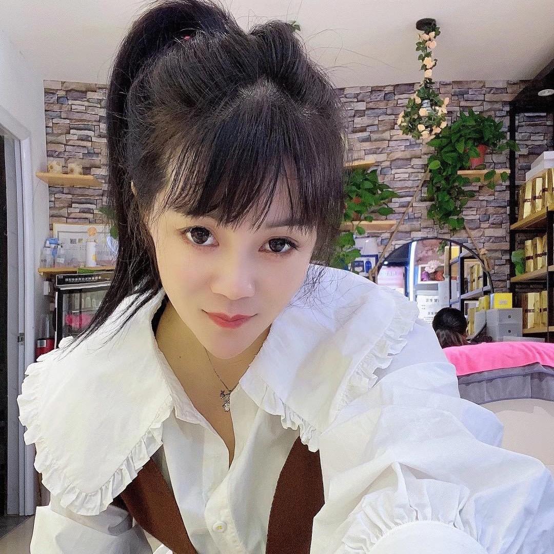 卖芒果的小姐姐