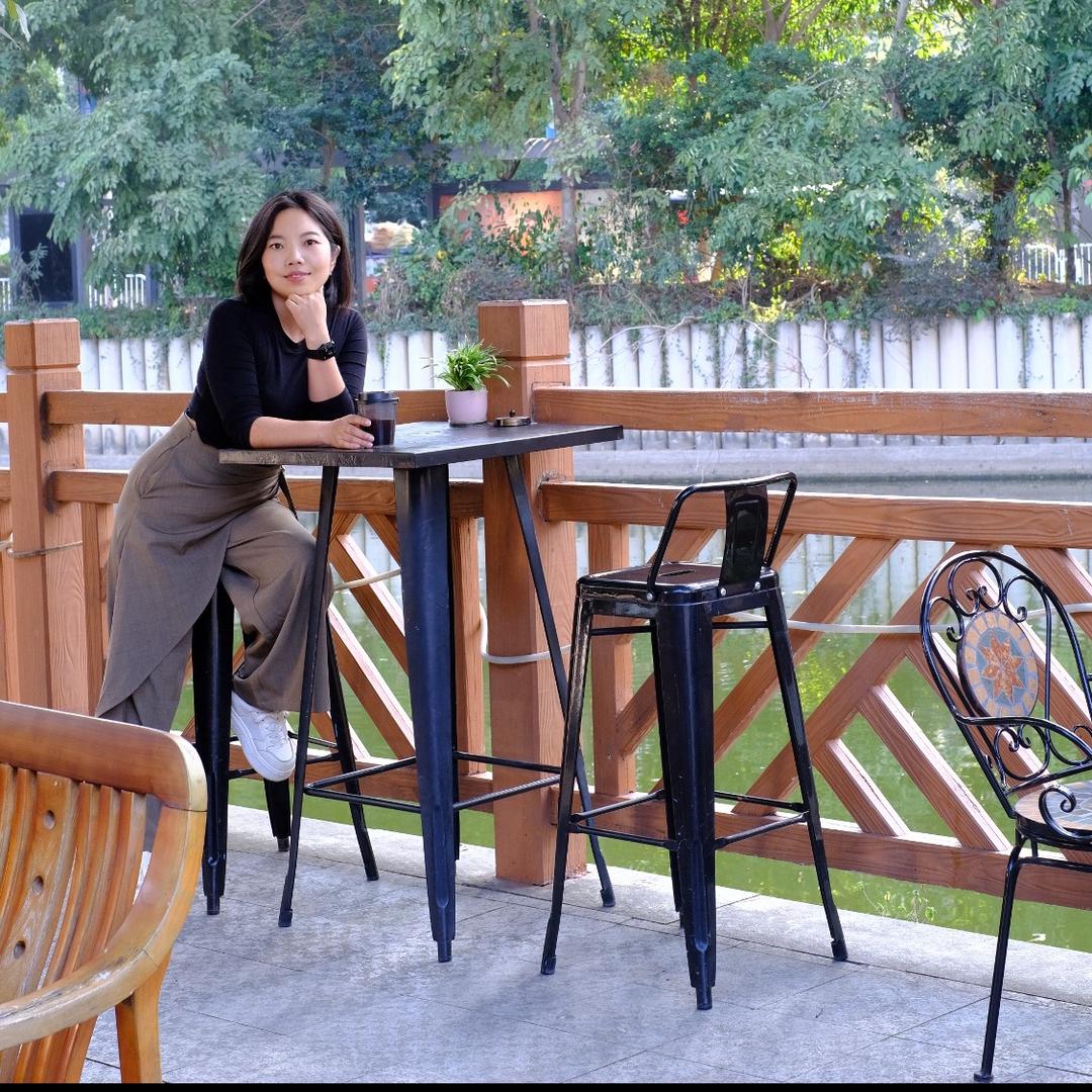 卖变频器的伊琳