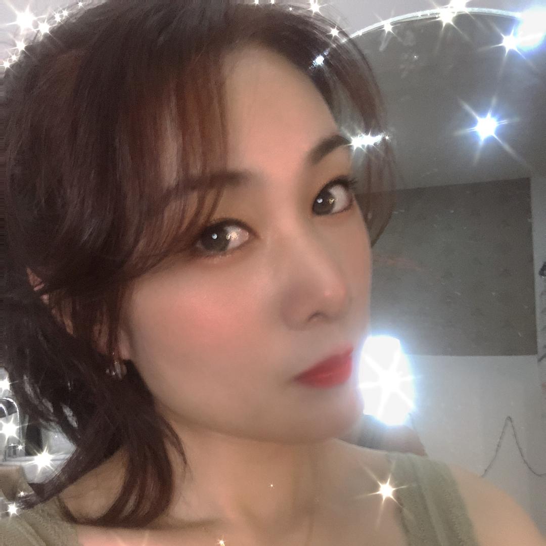 青青岛蕊七女装