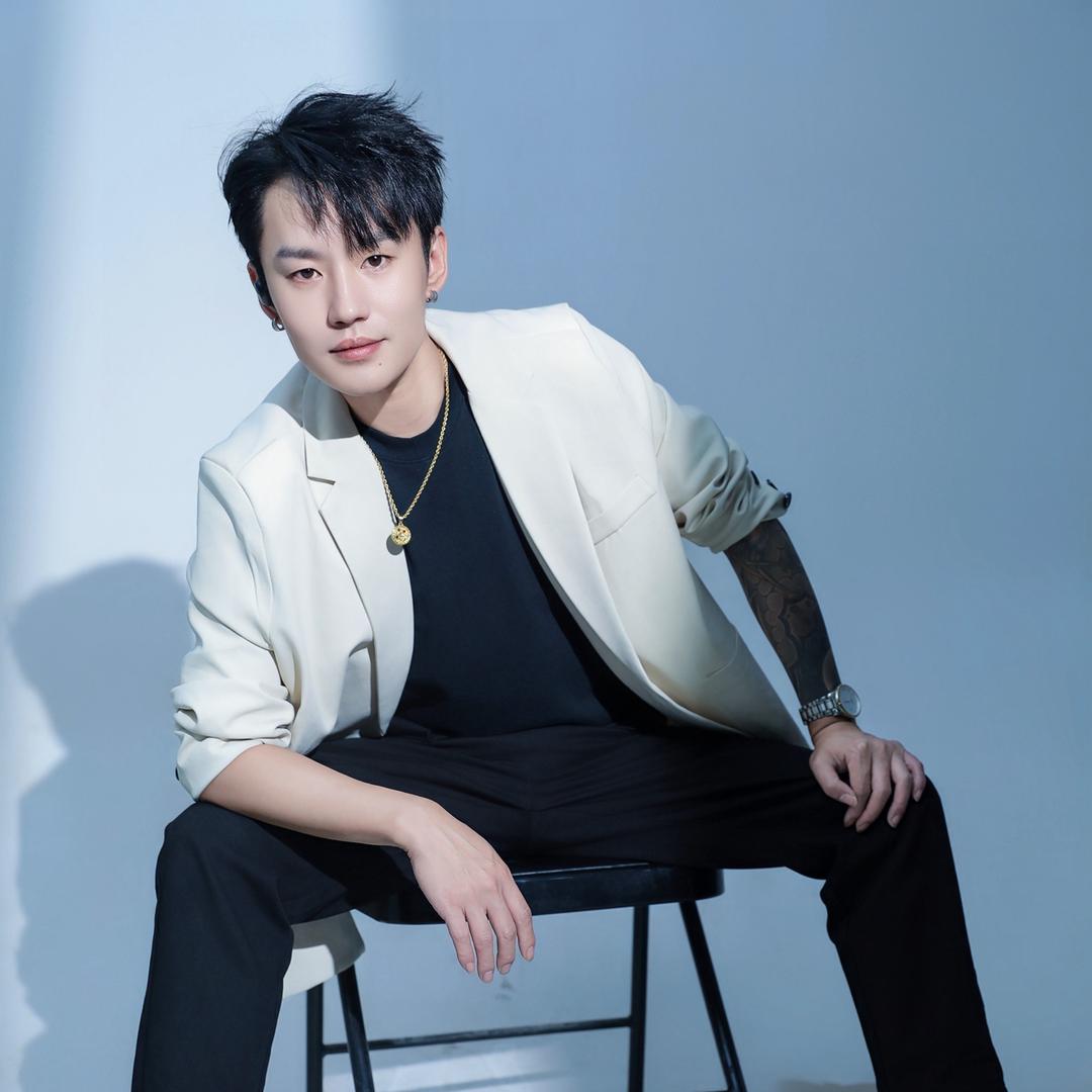 杨潇（龙哥说洗护点橱窗）
