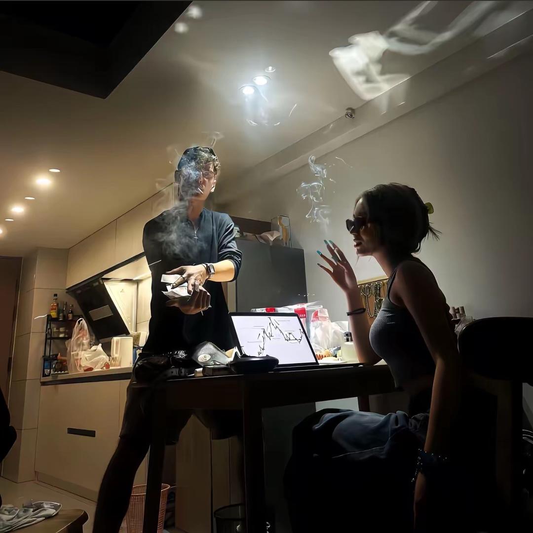 来年秋风起，我等故人归你看南风吹.