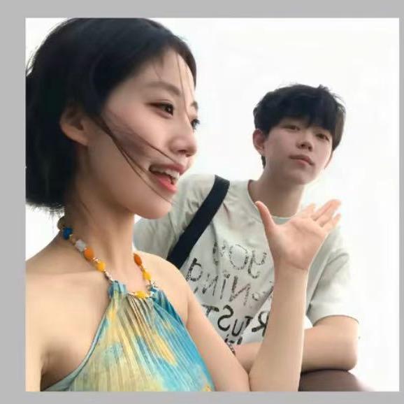 腼腆小美