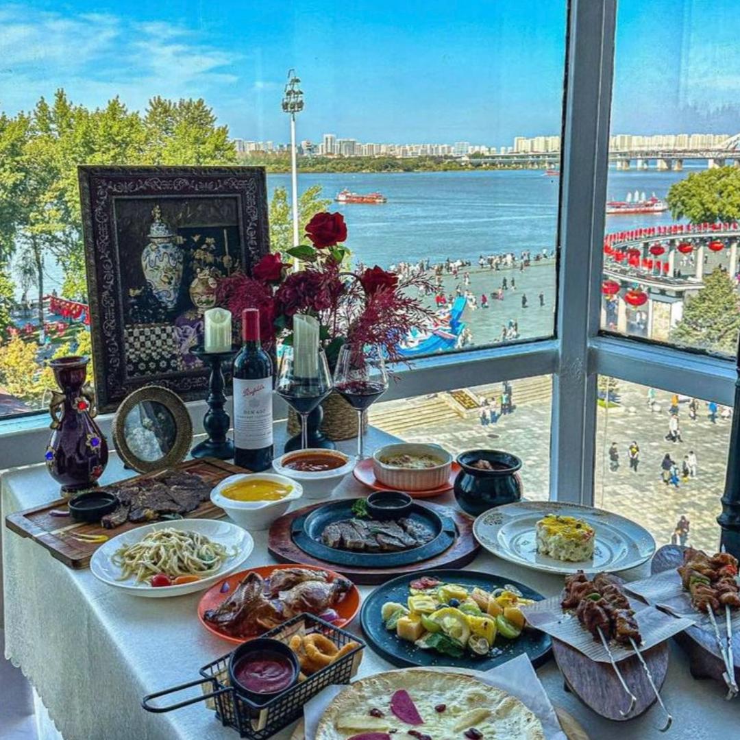 明斯克观江俄罗斯餐厅（中央大街店）