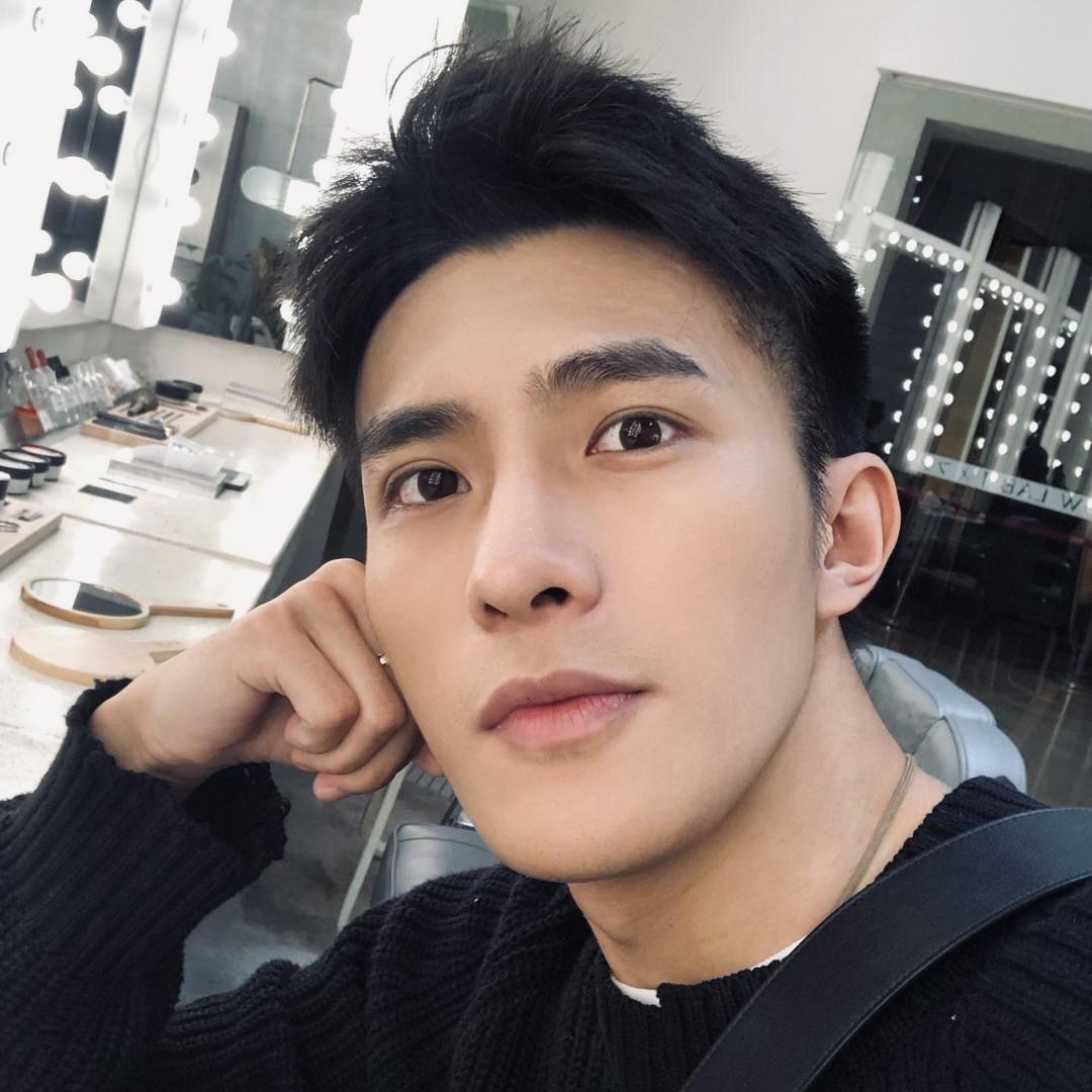 鲍李宁