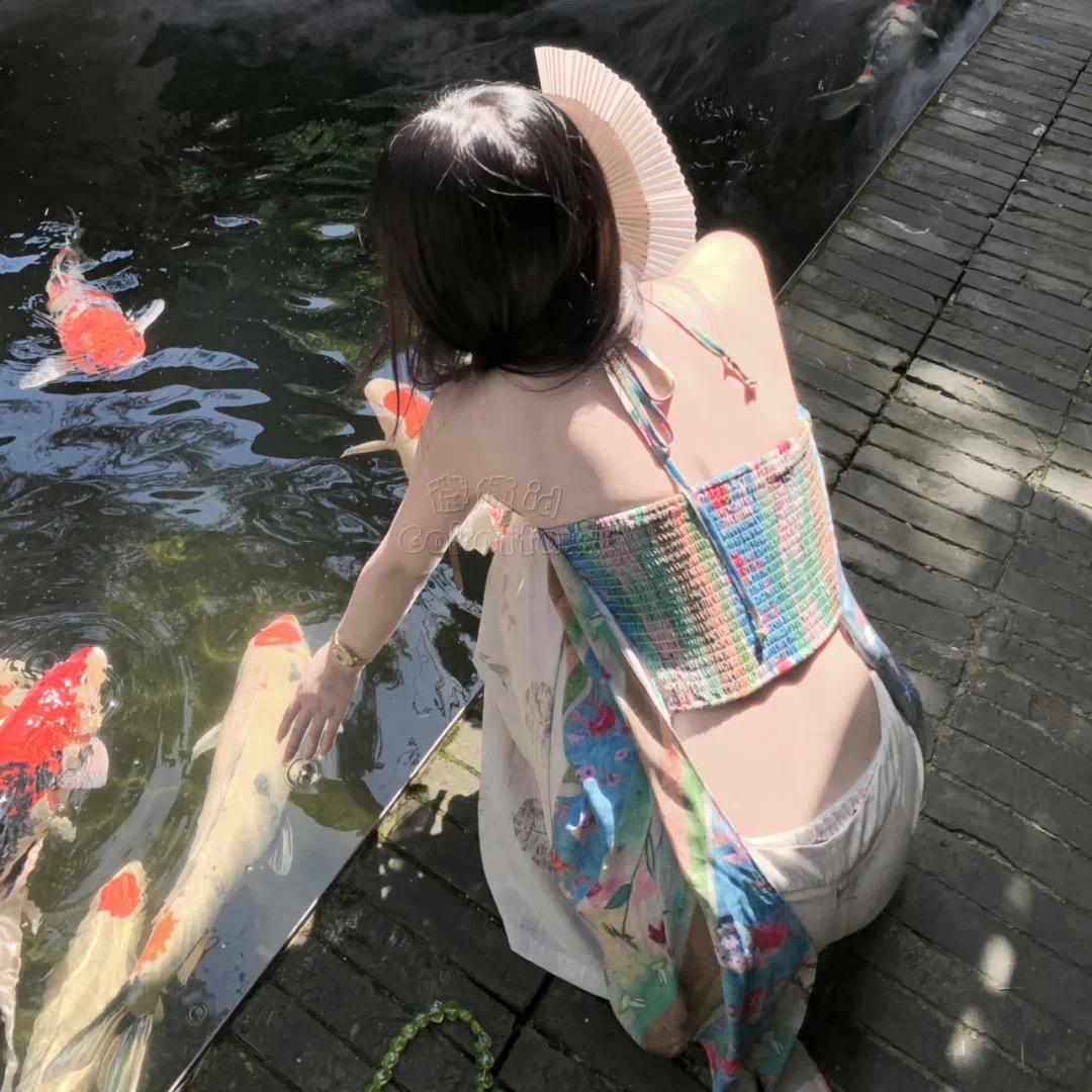 满满.