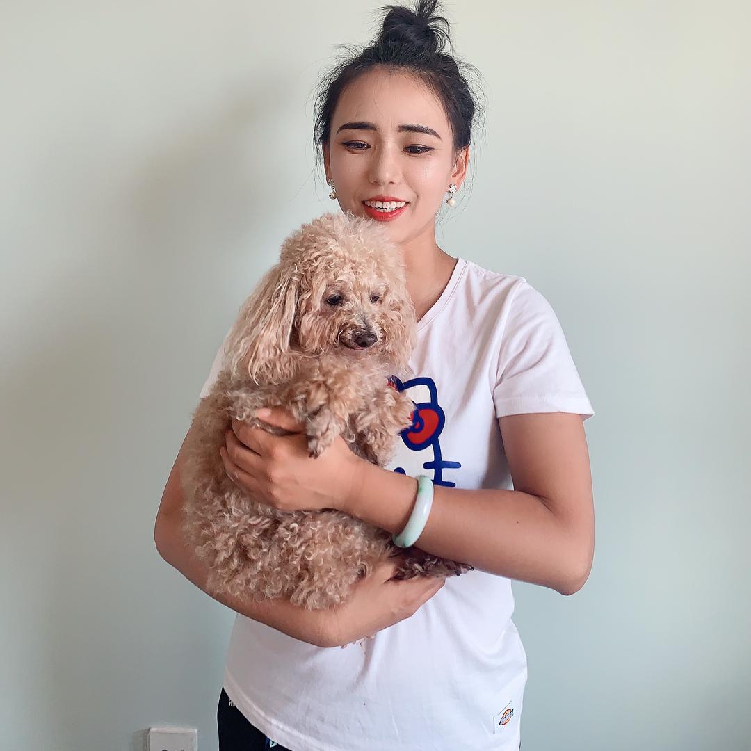 在青岛跑网约车的大平平