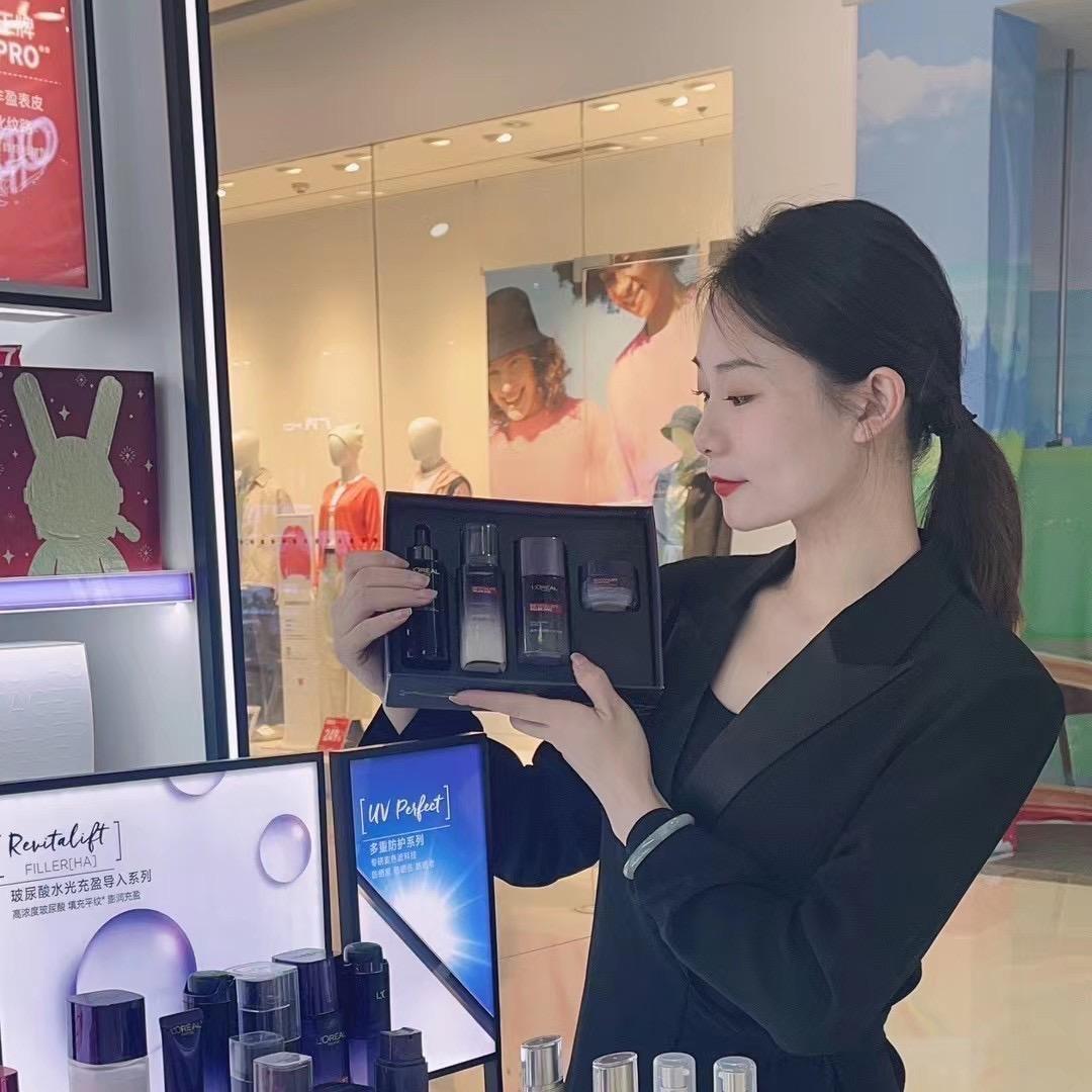 蜜蜂美妆专营店专柜直播