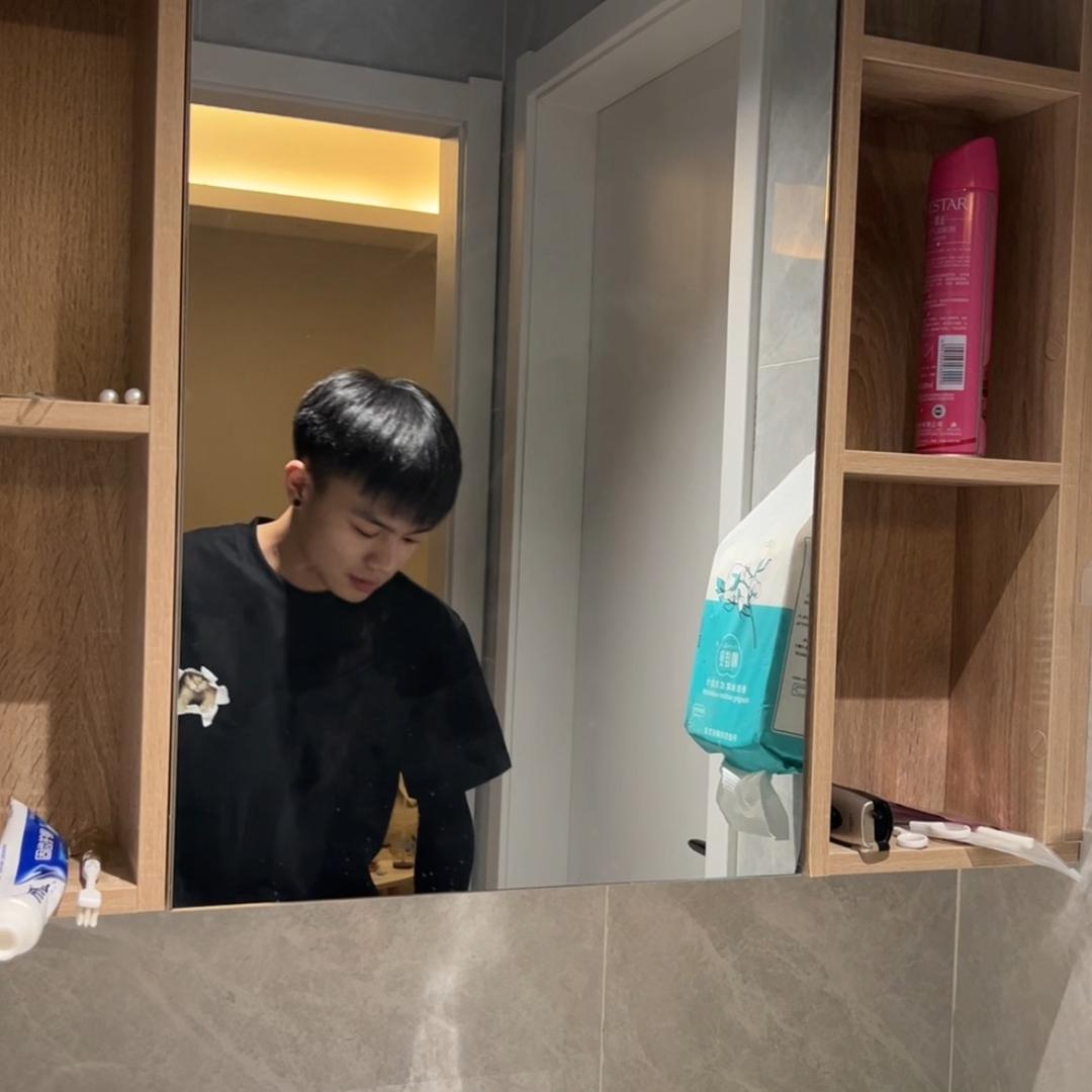 贾易臻