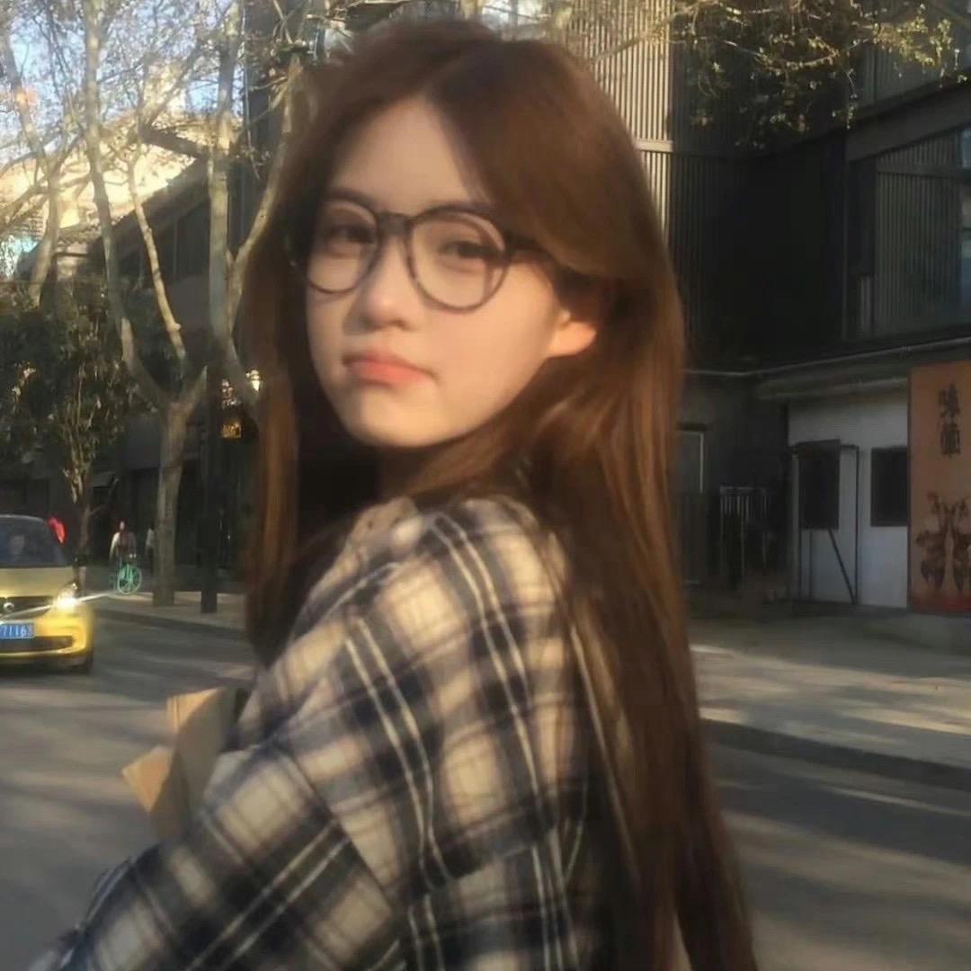 冰糕吃亿点